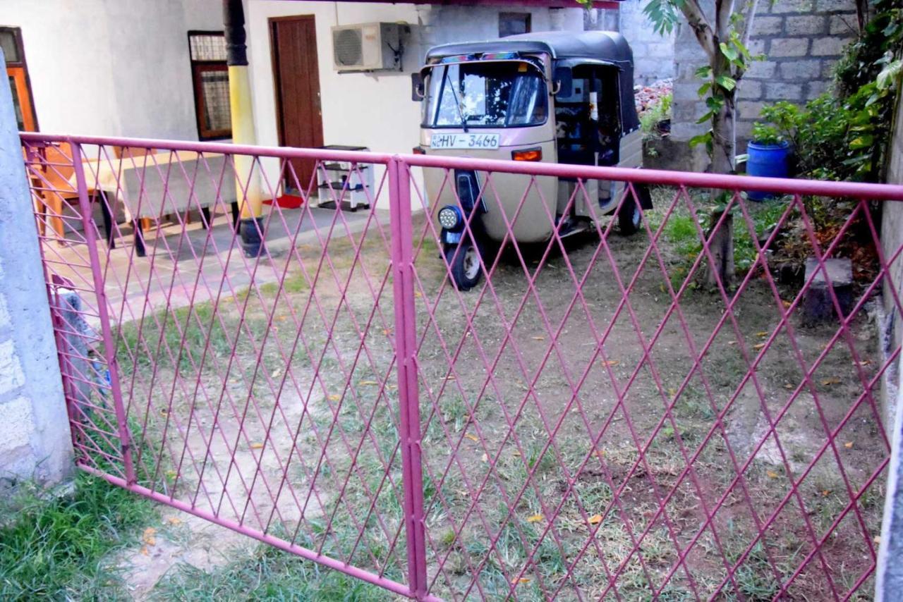 Meera Homestay & Guest House Anuradhapura Eksteriør bilde